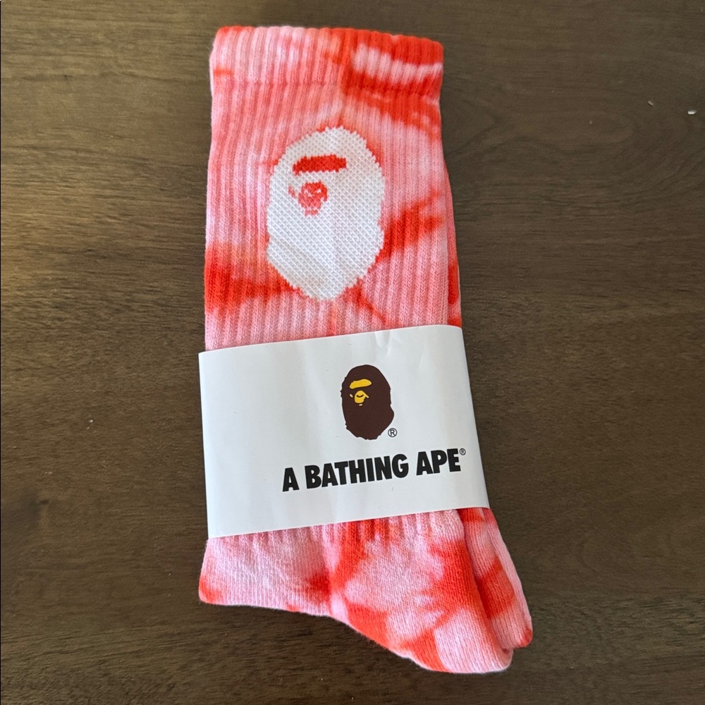 A bathing APE BAPE tie dye socks